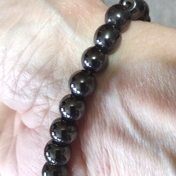 HEMATITE BEADED SILVER-TONE KARMA CHARM STRETCH BRACELET - Picture 5 of 9
